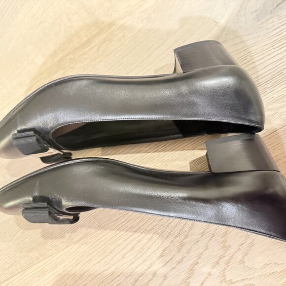 Ferragamo black vara pump - Picture 7 of 13